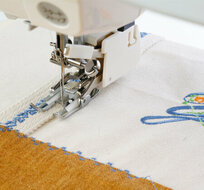 Janome 7mm (high) - Boventransportvoet met Kantgeleider (Gesloten)
