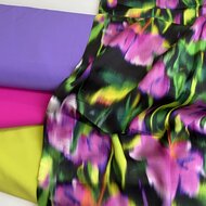 Viscose - Batik Flowers - Zwart-Lila