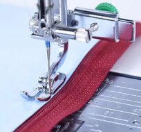 Janome 7mm (low) - Instelbare Ritsvoet (smal)